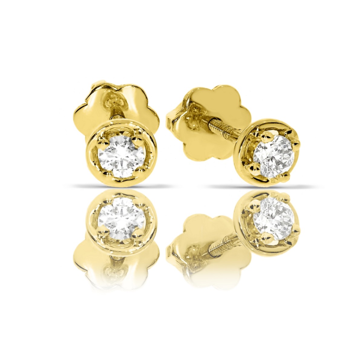 0.20 Carat Diamond Stud Earrings Reflection